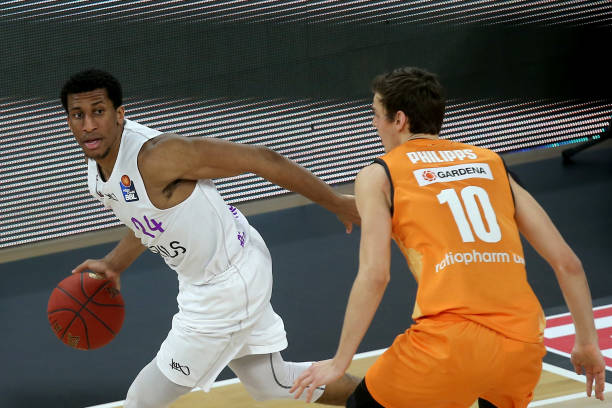 汉密尔顿低谷中吐露心声：我依然热爱赛车运动 但法拉利局势糟糕超出我的预期