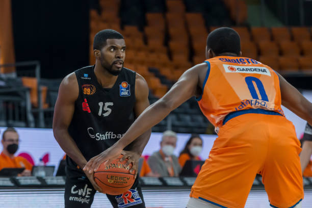 想要我破产，难度比实现三连冠还要高，这5位NBA巨星绝对不担心